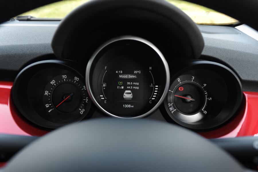  Fiat 500X 2015 года  (UK) (фото 27 из 31)
